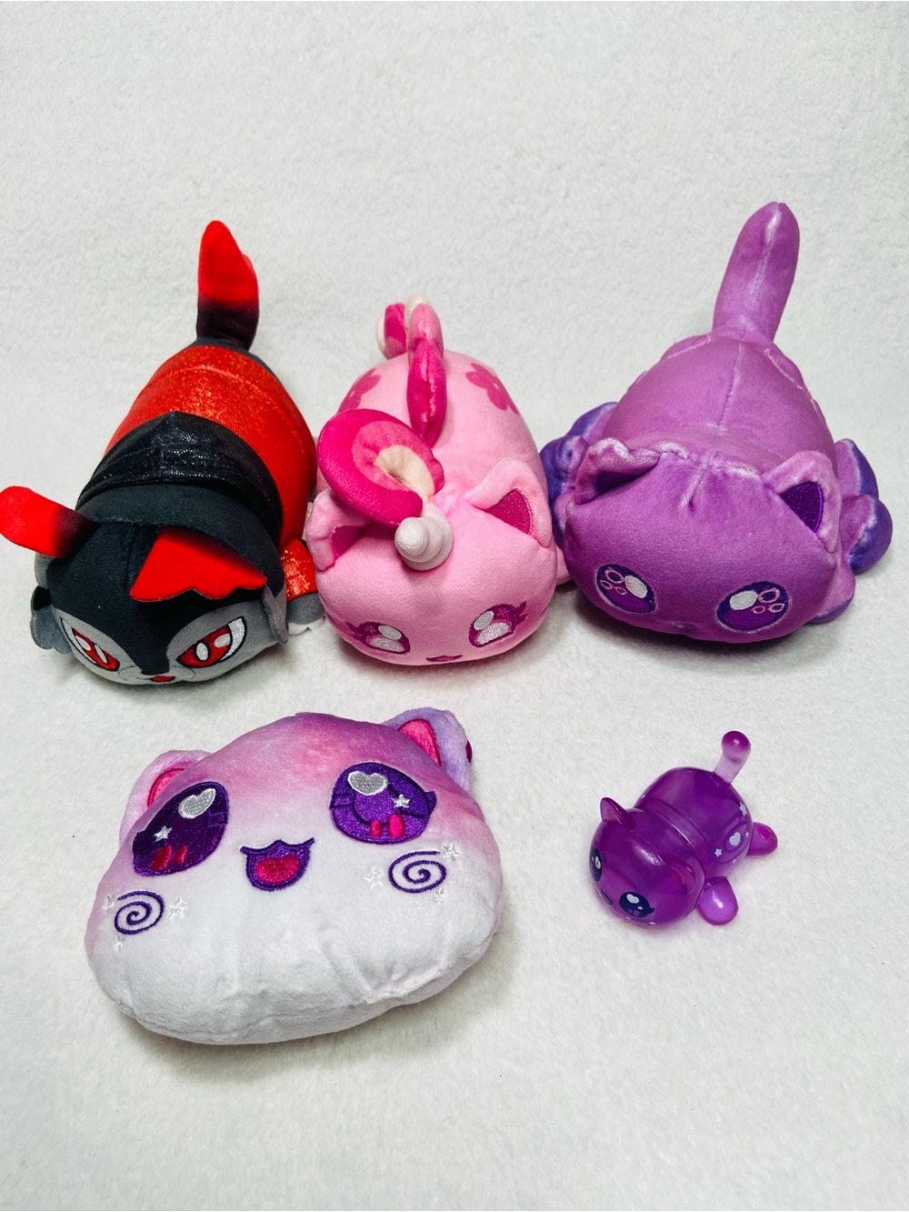 5” Aphmau MeeMeows Mystery Plush Aaron Cat Lone Wolf Plush + Kawaii Galaxy Clip